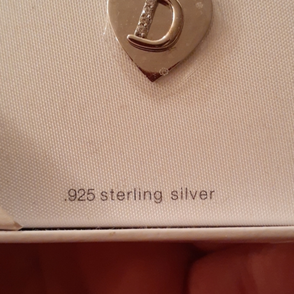 Jewelry - Picture 2 of 3